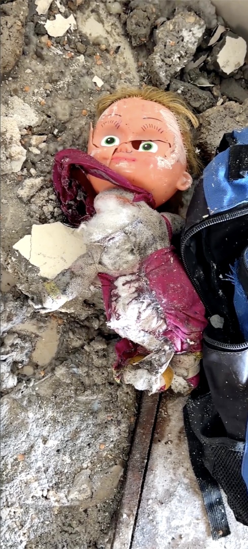 Video thumbnail for Israeli strike on Gaza apartments kills nine Palestinians