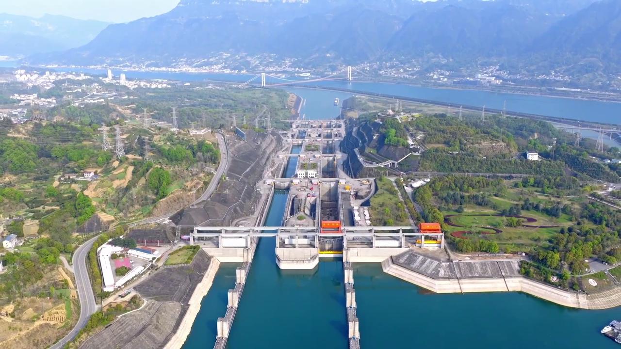 Video thumbnail for China: Mega waterway project begins construction in Yichang.