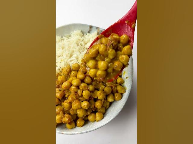Video thumbnail for Easy Chickpea Curry Recipe | Vegan, Protein-Packed, and Delicious!