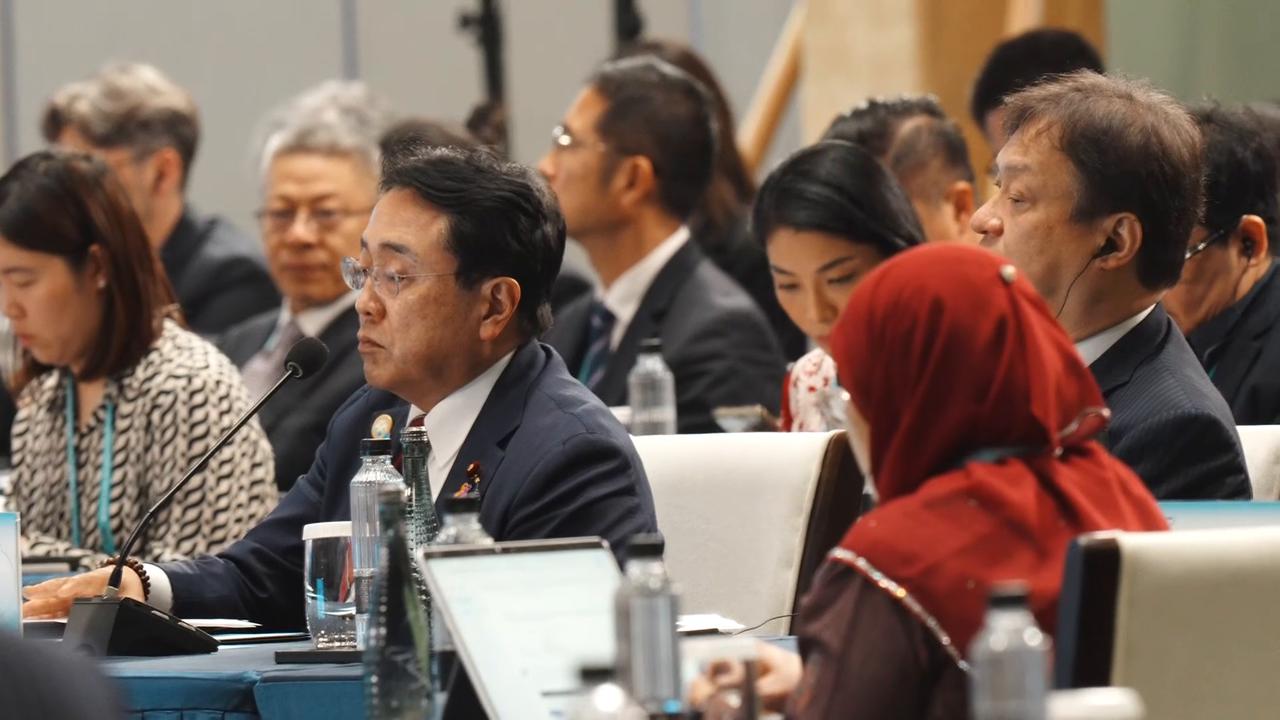 Video thumbnail for China: APEC trade meeting in Suzhou.