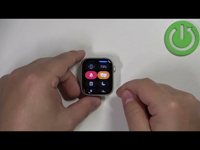 Video thumbnail for How to Turn On & Off Theater Mode in Apple Watch SE 2nd Gen | Apple Watch SE 2022