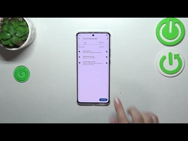Video thumbnail for How to Clear the Browsing Data on MOTOROLA Edge 40 - History, Credentials, Cookies & Cache
