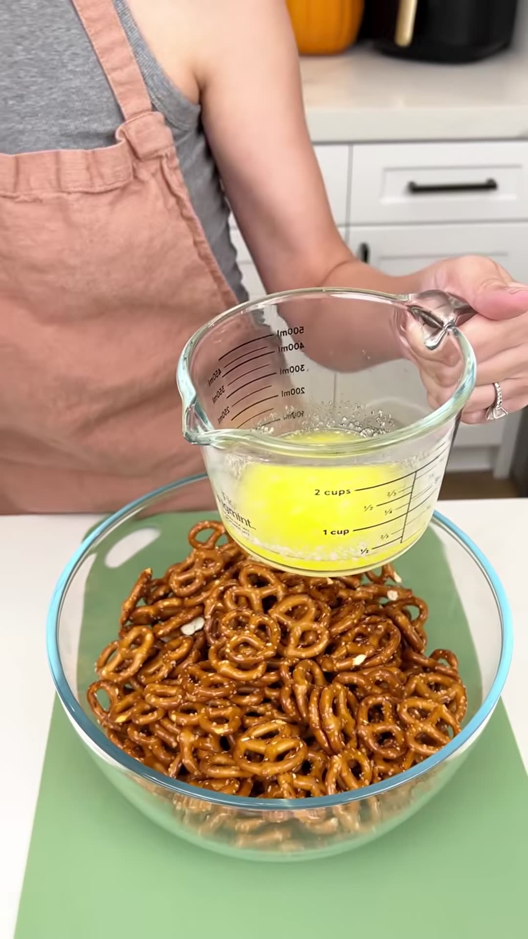 Video thumbnail for Easy pretzel treat (720P HD)