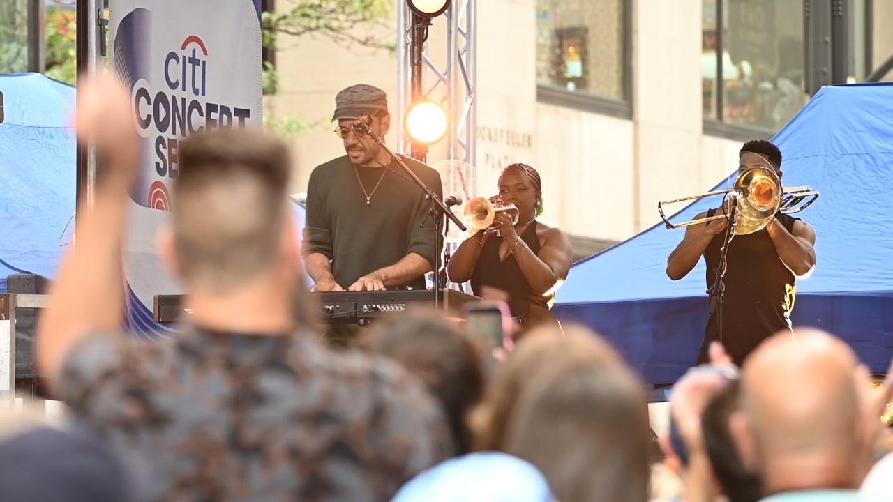 Video thumbnail for NY: TODAY Show Citi Concert Series Featuring Mumford & Sons.