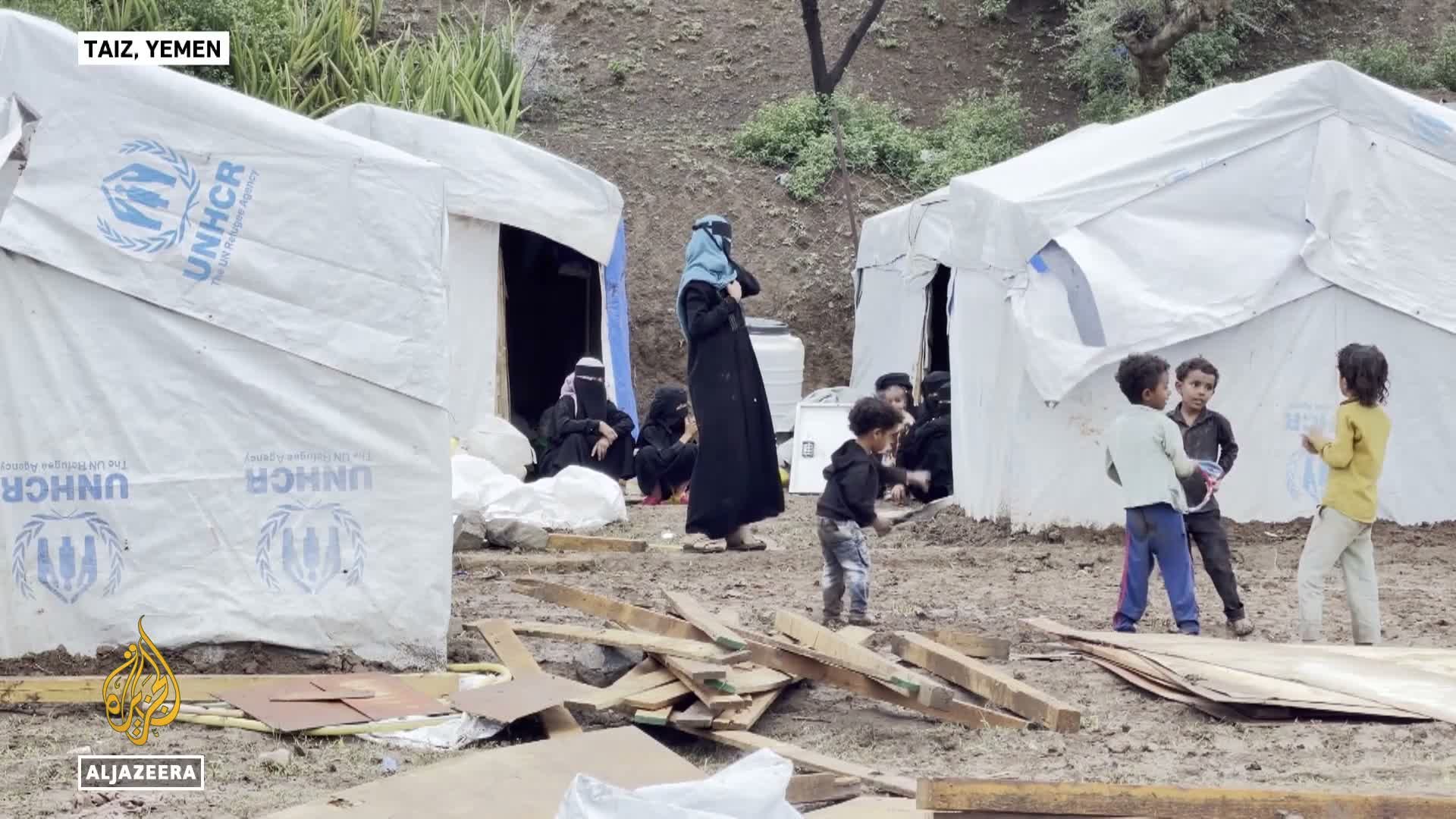 Video thumbnail for Yemen's displaced people: Thousands fleeing conflict seek urgent aid