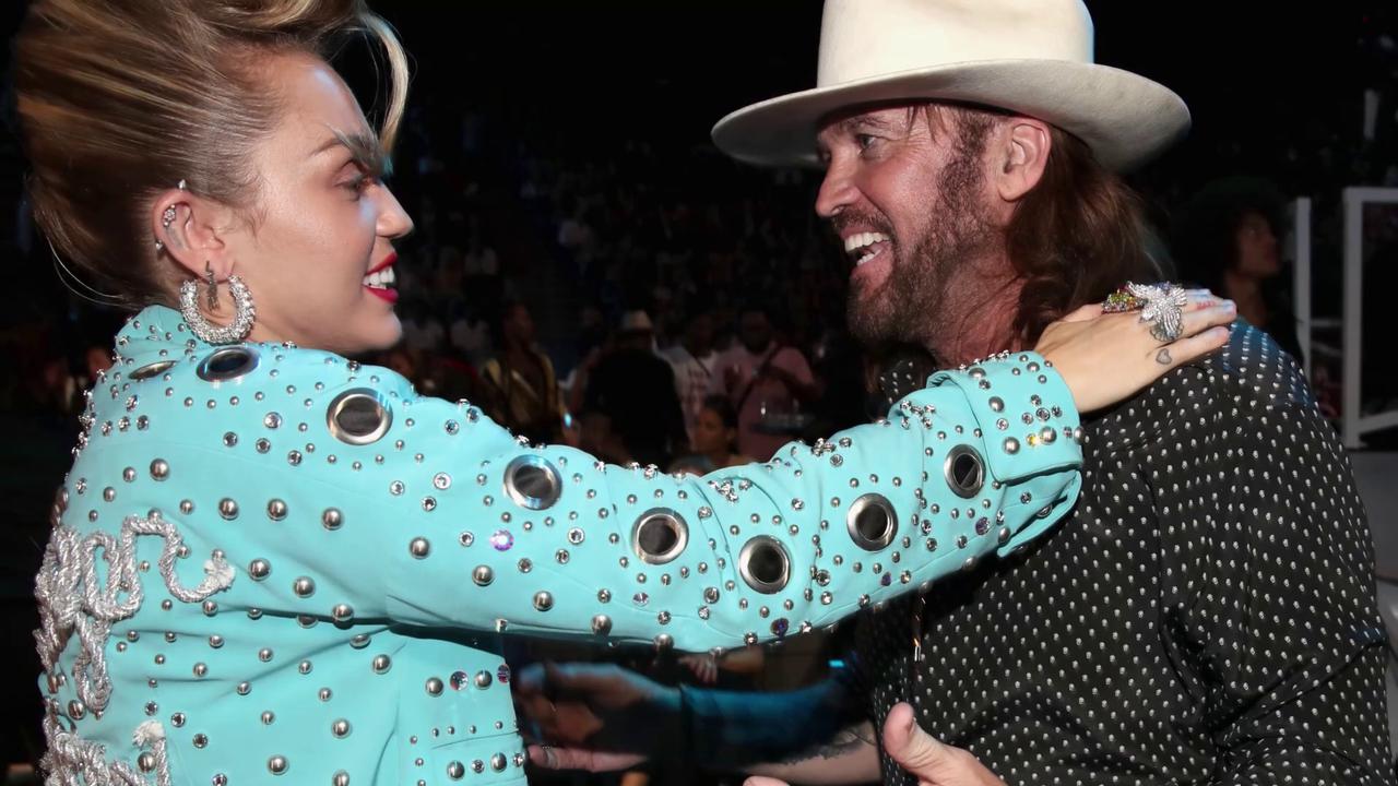 Video thumbnail for UNCAPTIONED: Billy Ray Cyrus insists Miley Cyrus dropping surname is 'natural progression'.
