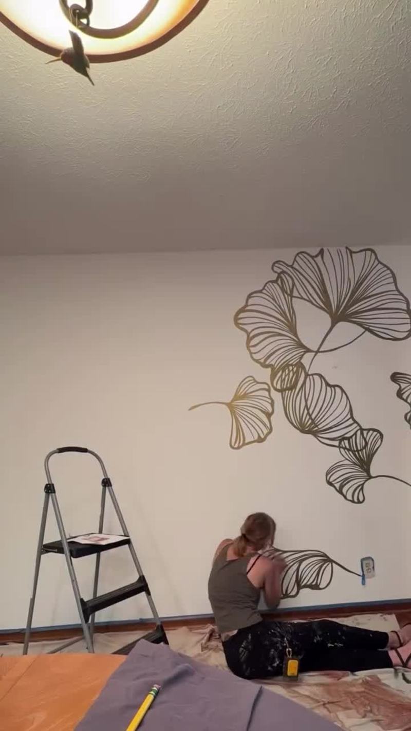 Video thumbnail for Golden Ginkgo Leaf Mural Transforms a Dining Room Wall