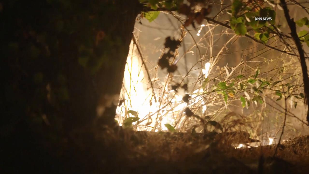 Video thumbnail for US, Los Angeles: Santa Clarita Calvin Fire Burns in Wash Behind Businesses.