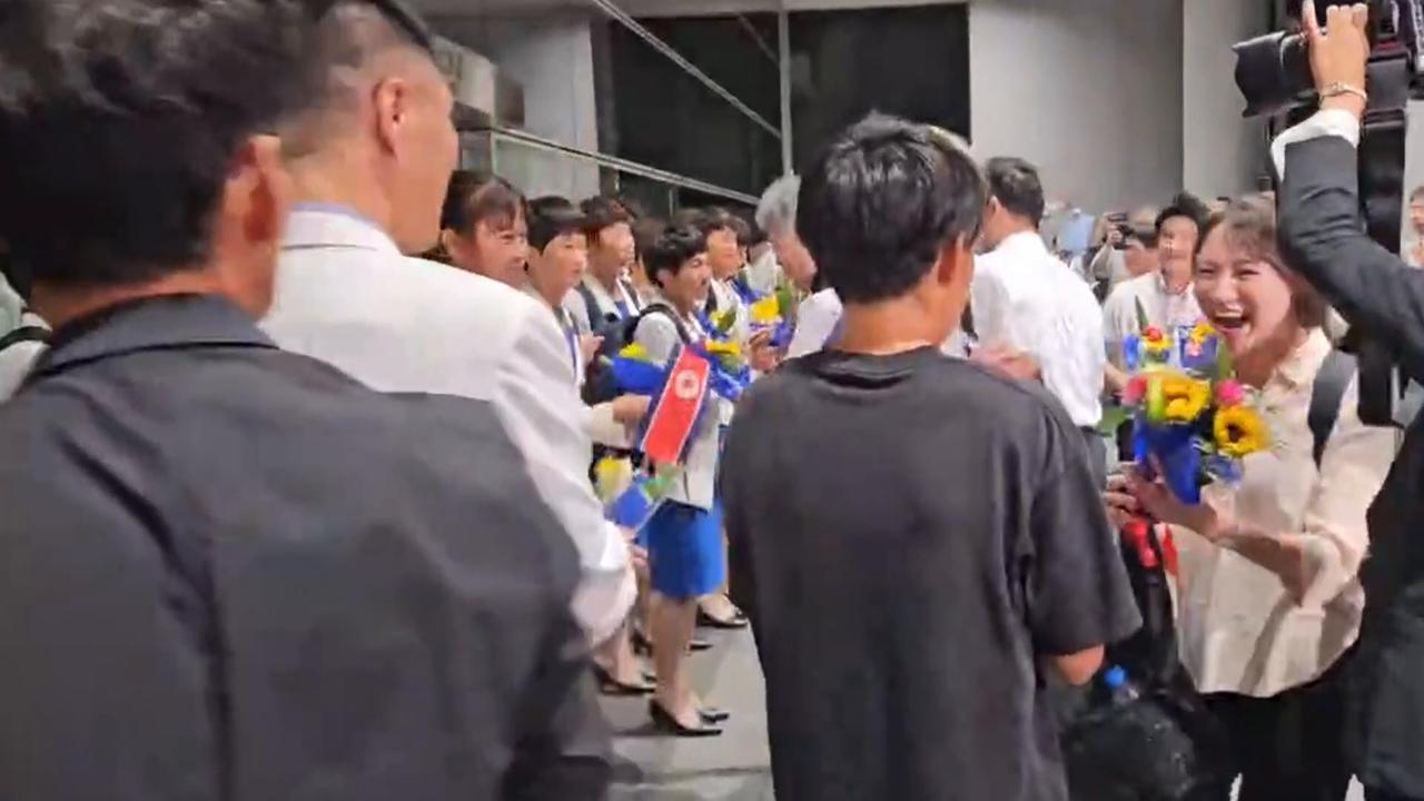 Video thumbnail for Japan: N. Korean athletes arrive in Japan for Asian Games.