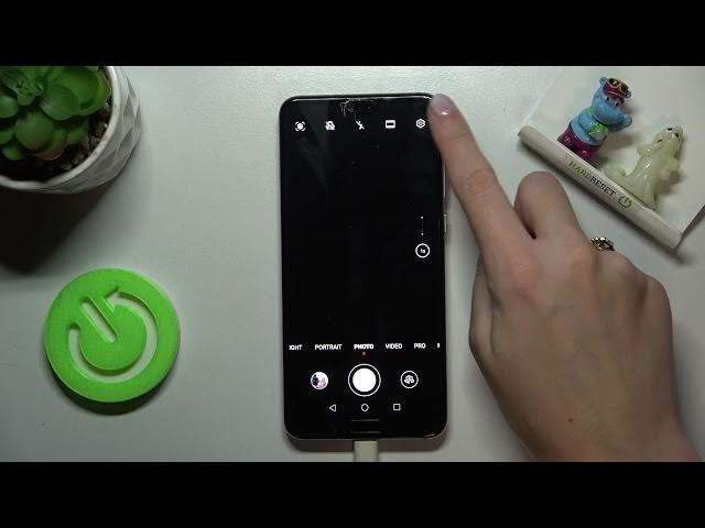 Video thumbnail for How to Turn On/Turn Off Camera Sounds on HUAWEI P20 Pro | Muting Camera Shutter