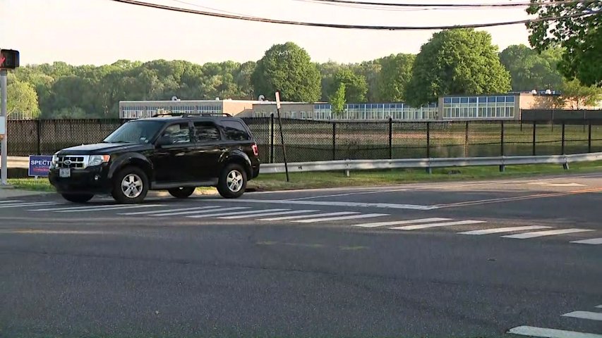 Video thumbnail for Water outage reported in Dix Hills; Half Hollow Hills schools transition to remote learning