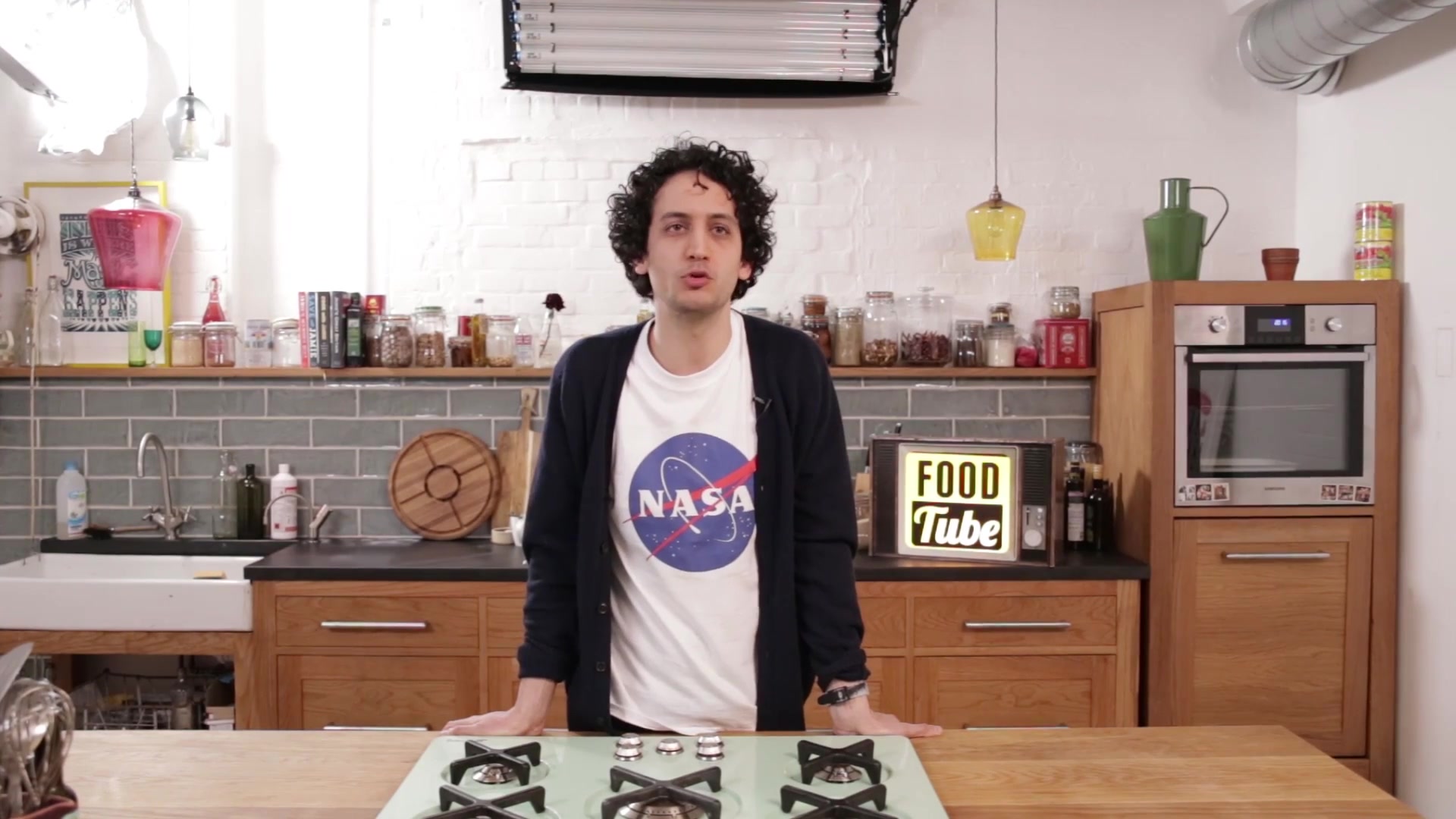 Video thumbnail for 16.Meeting Jamie Oliver in his London Kitchen. Well... (1080p 25fps)