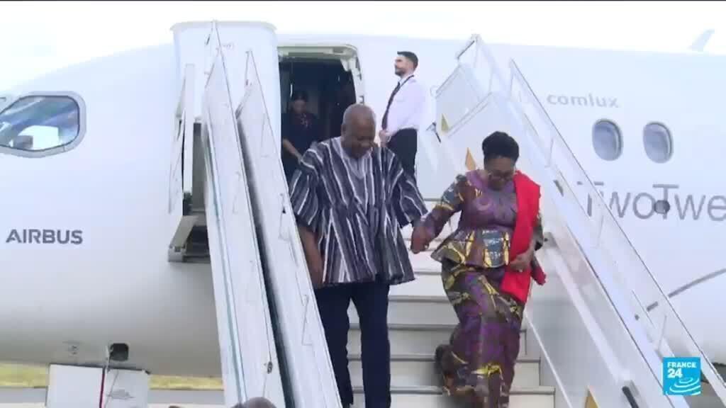 Video thumbnail for Ghanian traditional shirt sparks debate after Zambians mock president's fugu