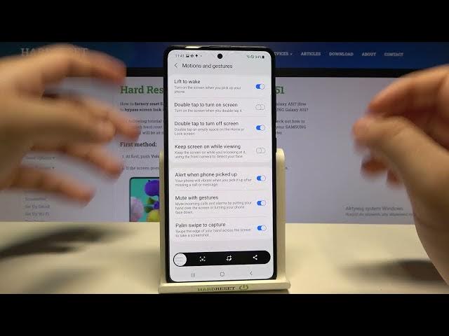 Video thumbnail for SAMSUNG Galaxy A51 and Screenshot with Palm of Hand - Use Gestures to Take Screenshot