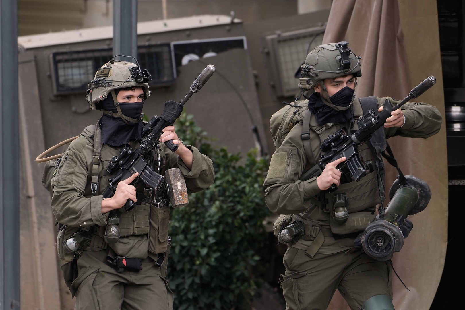 Video thumbnail for Israel raids Qabatiya: Military vehicles & bulldozers enter town near Jenin