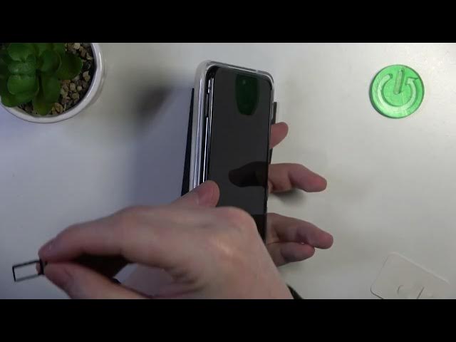 Video thumbnail for Does the MOTOROLA Razr 40 Ultra Phone Have a Dual SIM Card Slot? Let's Find Out!