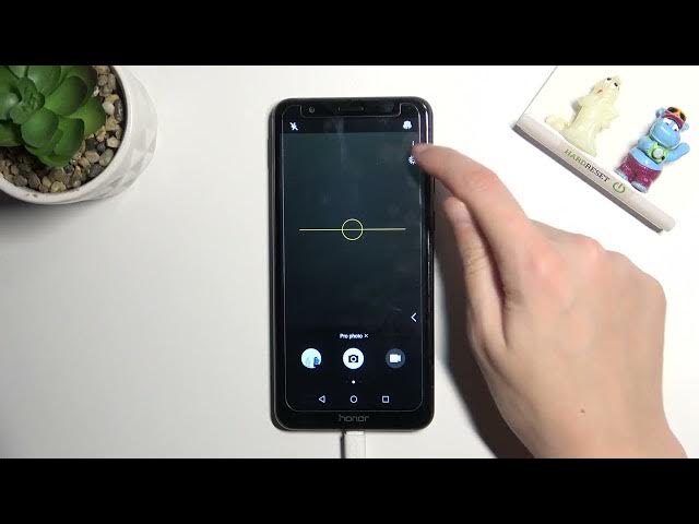 Video thumbnail for How to Turn On/Off Camera Leveler on HUAWEI HONOR 7X – Camera Options