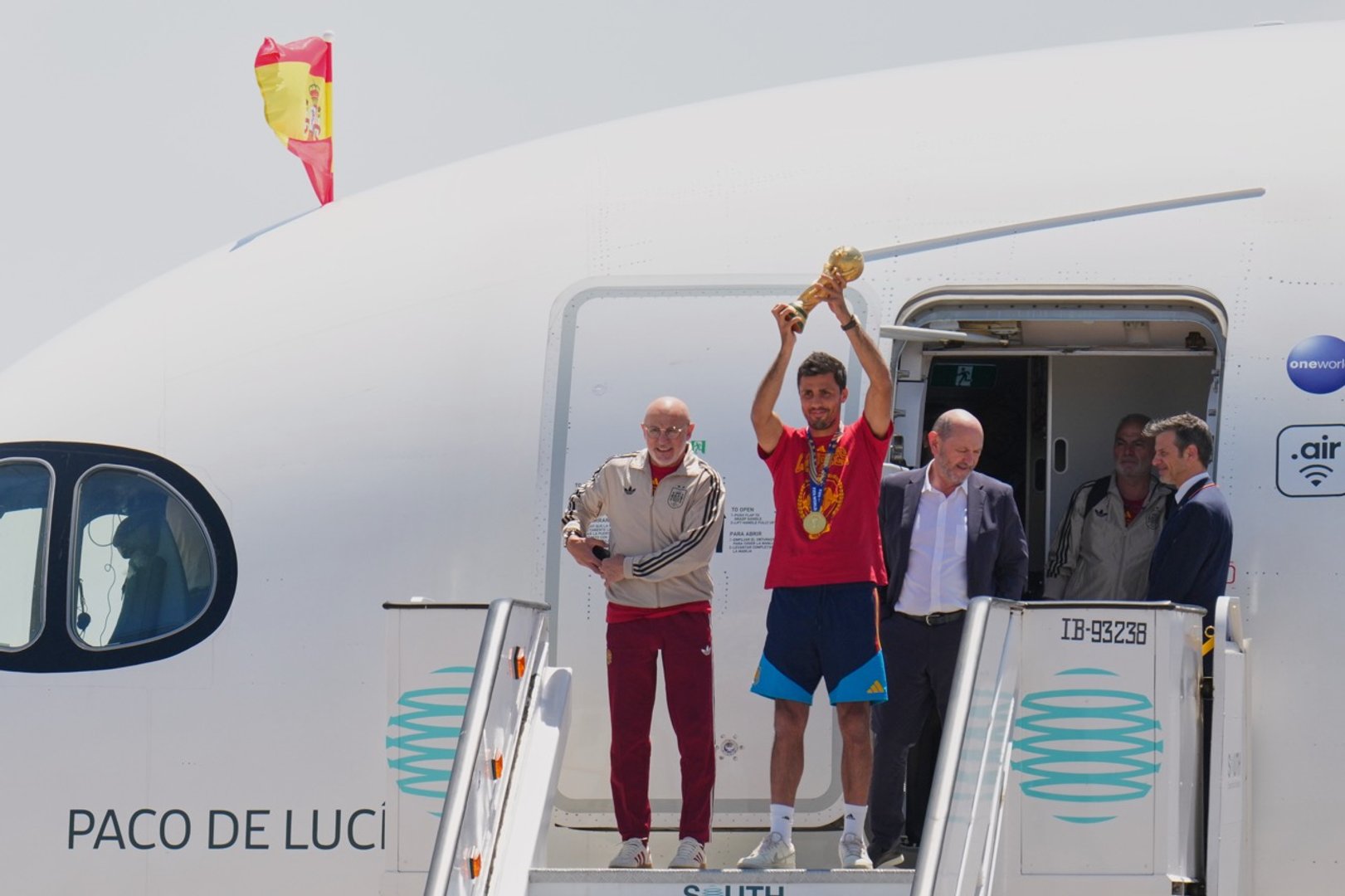 Video thumbnail for Spain team arrives home after winning the World Cup