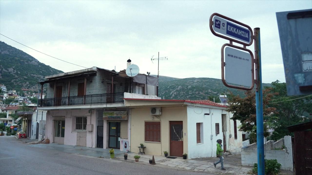 Video thumbnail for Greece: Greek wildfires leave residents exposed to toxic smoke.