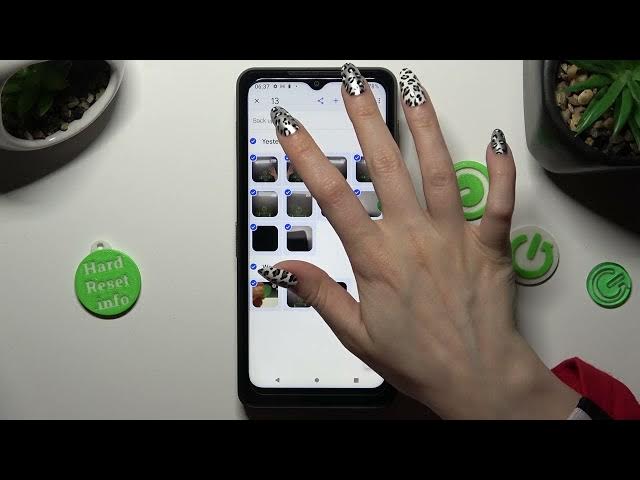 Video thumbnail for How to Delete Multiple Photos on CAT S75?