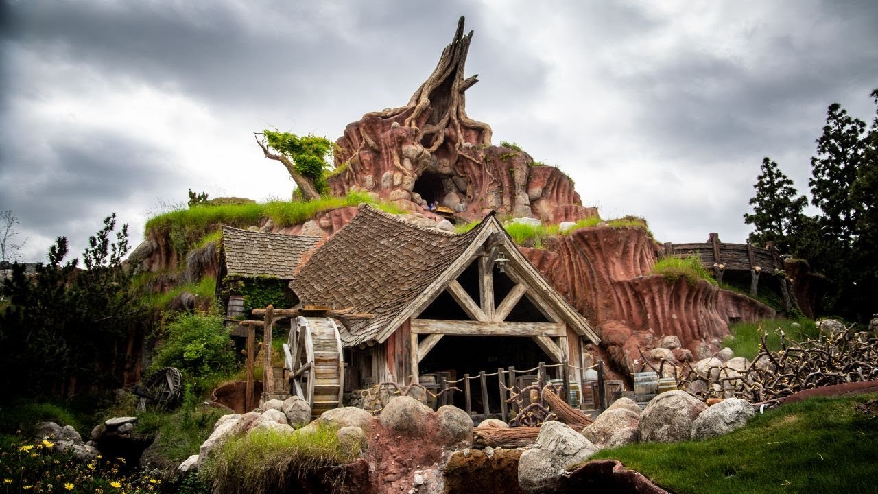 'Video thumbnail for Splash Mountain | Final Day POV Ride-Through | Disneyland 4K'