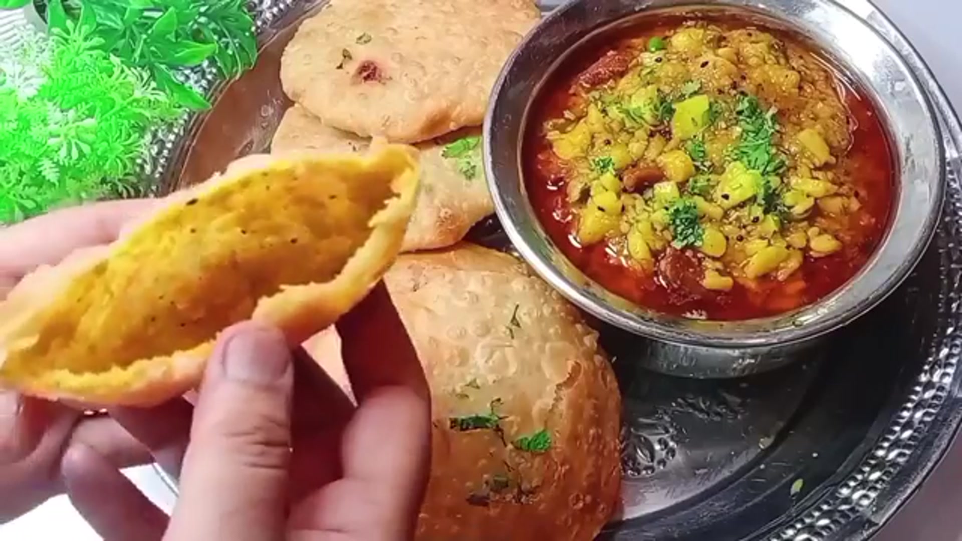 Video thumbnail for Barish ko enjoy krna hai to ye recipe Ghr Pe bnao