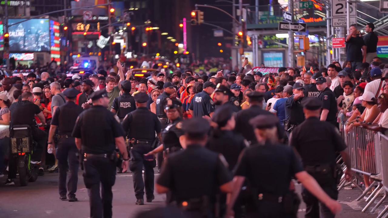 Video thumbnail for US: Spain fans take over Times Square after World Cup final victory.