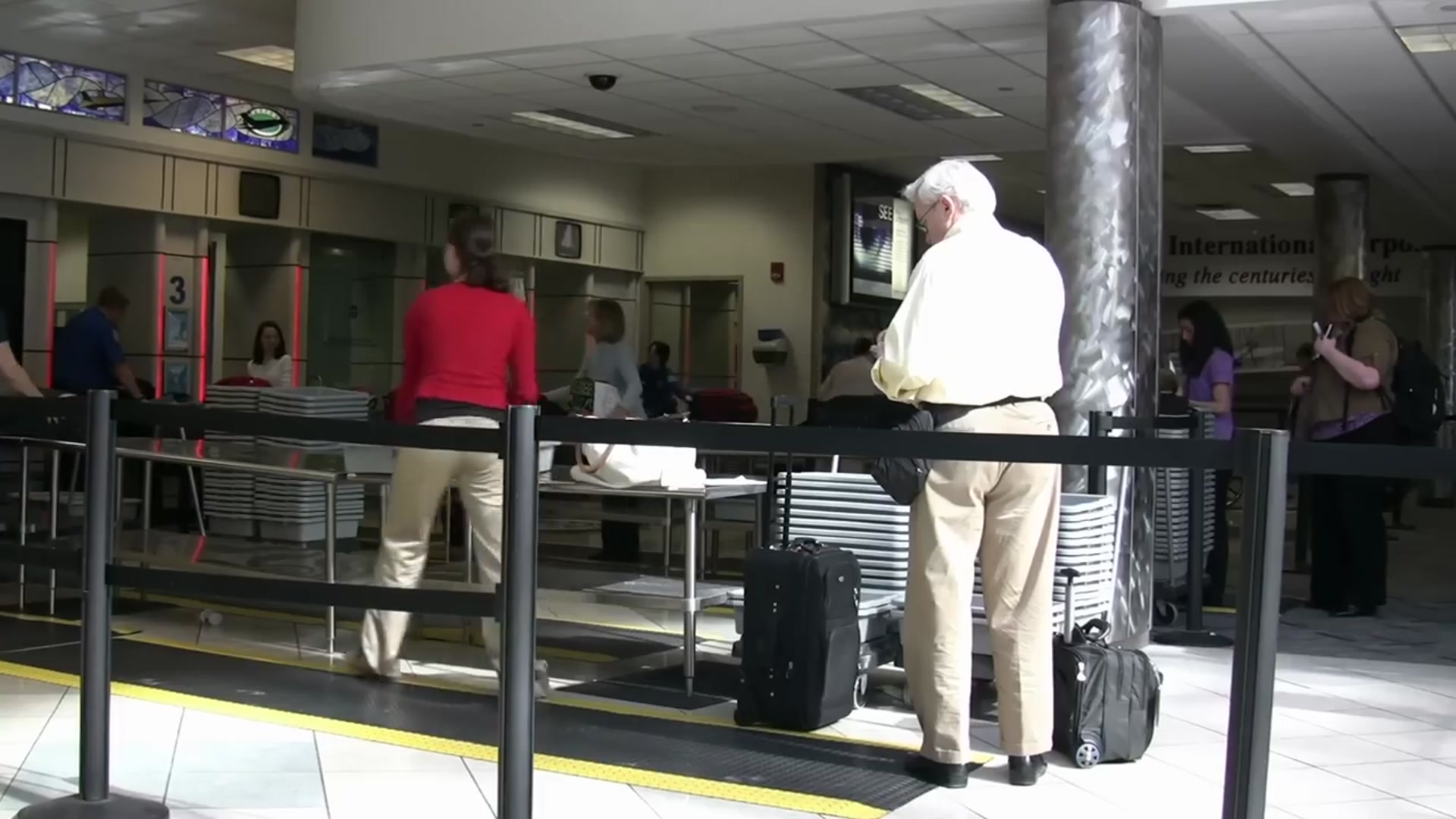 Video thumbnail for Do NOT Do This in Airport Security(720P_HD)