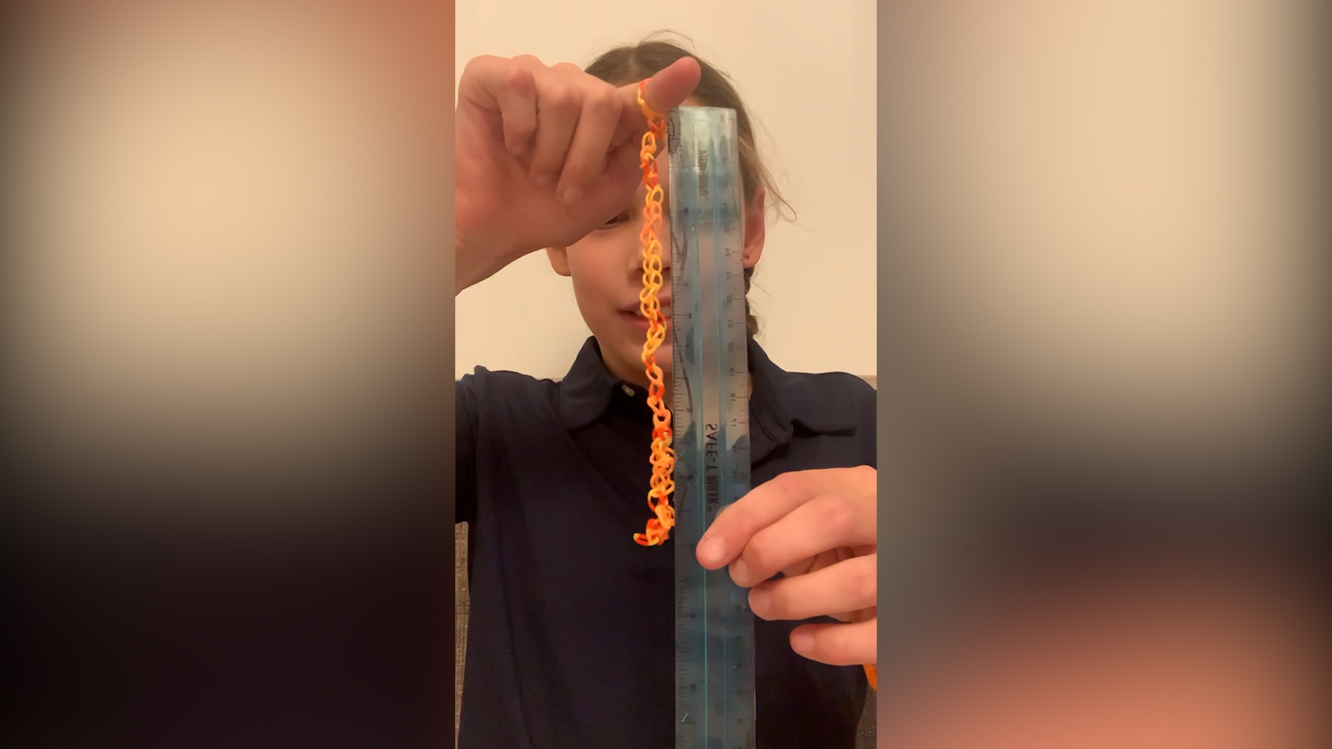 Video thumbnail for Longest loom band chain made in one minute - 36 by Eleanor Ferrin