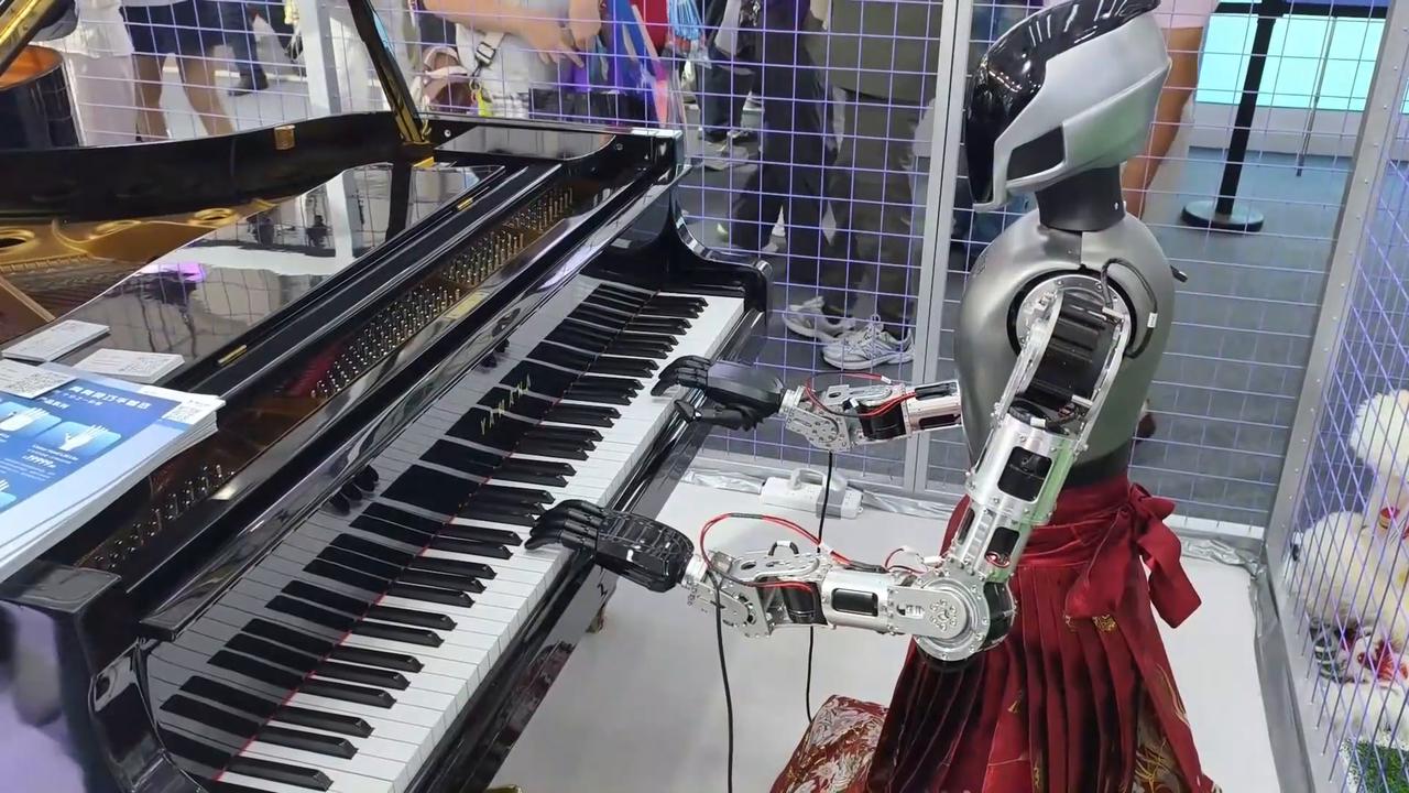 Video thumbnail for China: Linkerbot Humanoid Robot.
