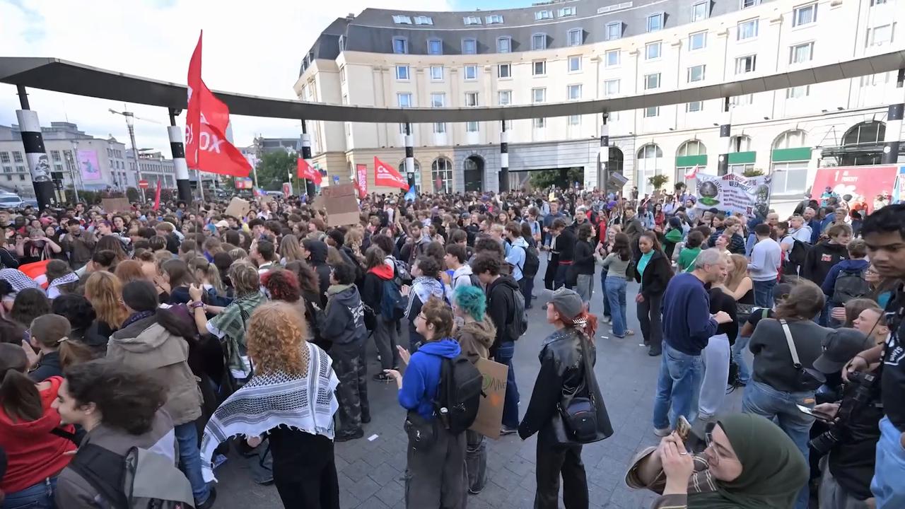 Video thumbnail for Belgium: Thousands of students protest higher education reforms in Brussels.