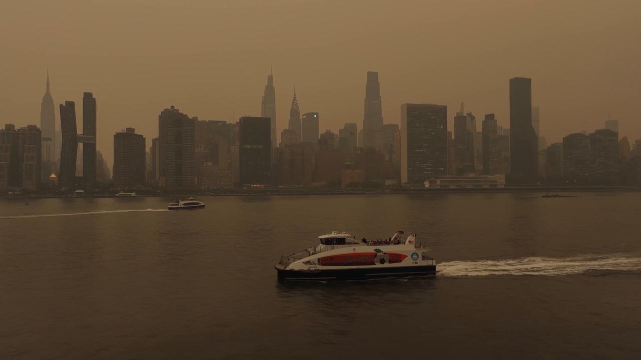 Video thumbnail for US: Haze from Canadian wildfires blankets Manhattan.