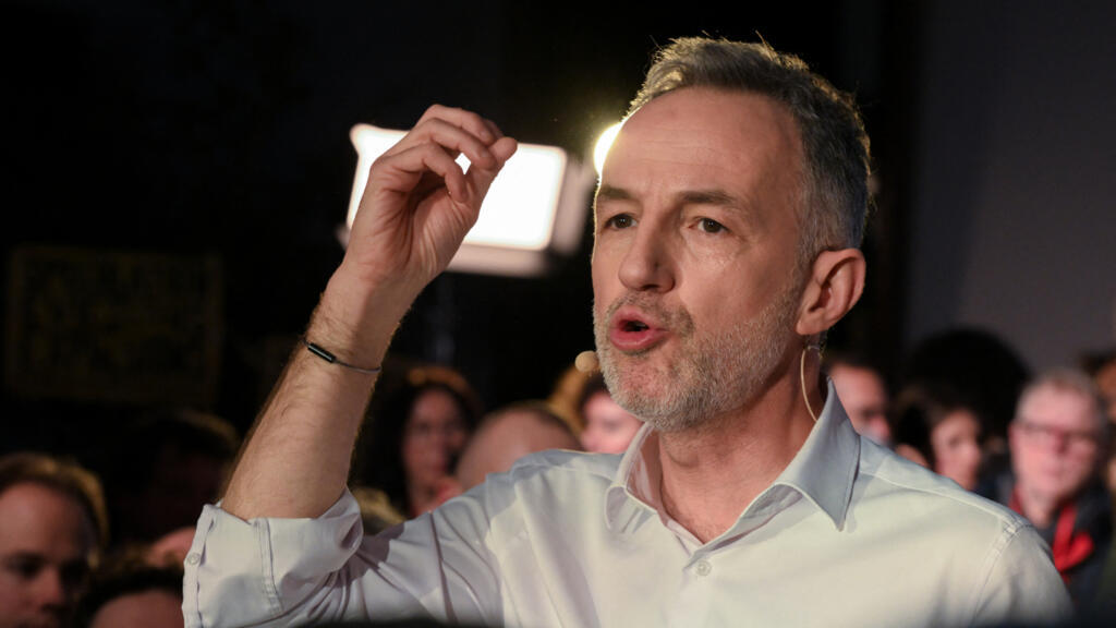 Video thumbnail for New Paris mayor vows to tackle systemic abuse in after-school programmes