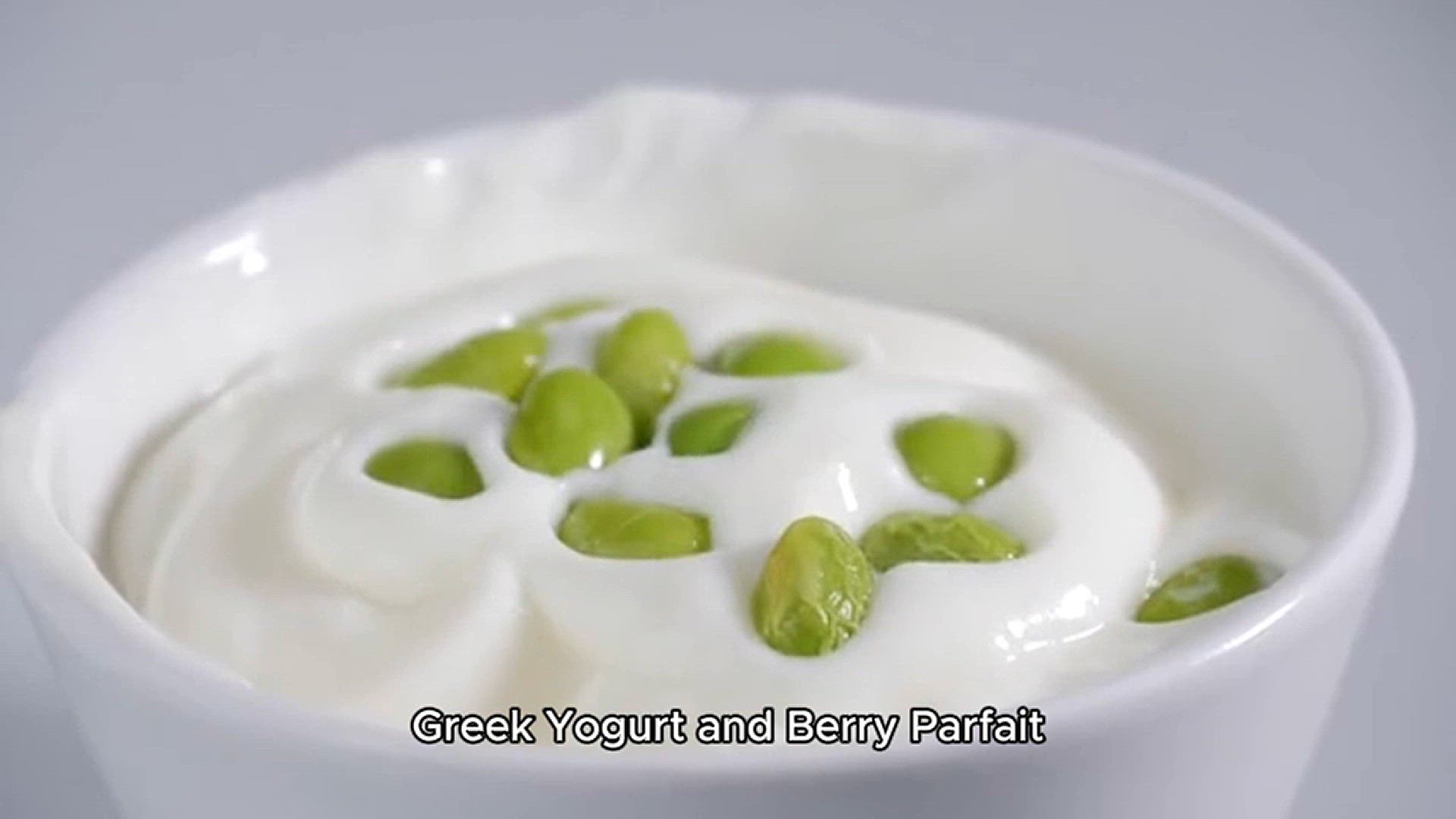 Video thumbnail for Greek yogurt and berry parfait
