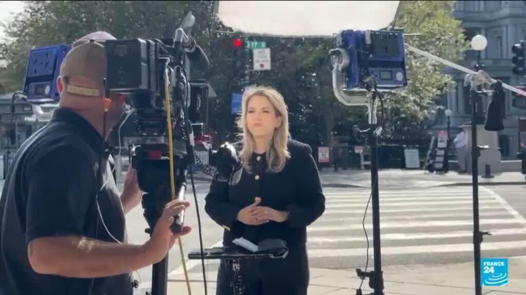 Video thumbnail for Three media outlets barred from the White House over 'fake news'