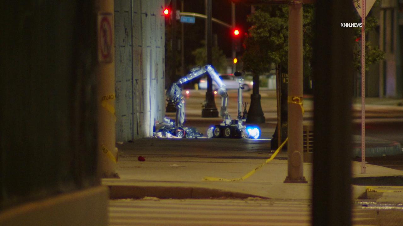 Video thumbnail for US, Los Angeles: Downtown Los Angeles Suspicious Device Located Near Federal Building Part 2.