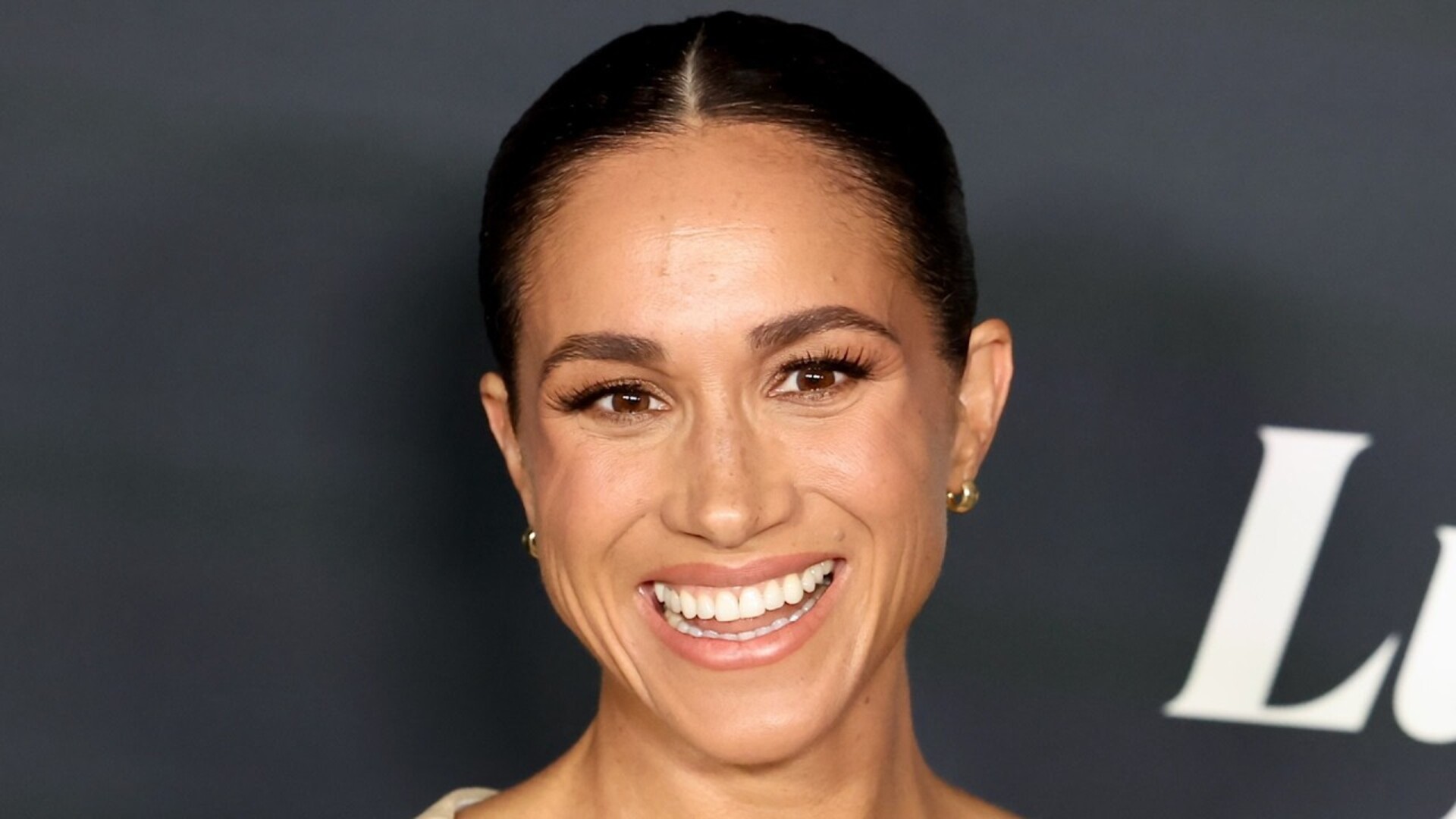 Video thumbnail for Meghan Markle's Look For Her New Podcast Has A Hidden Meaning