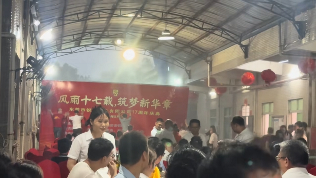 Video thumbnail for Storm Smashes Celebration Canopy in Dongguan