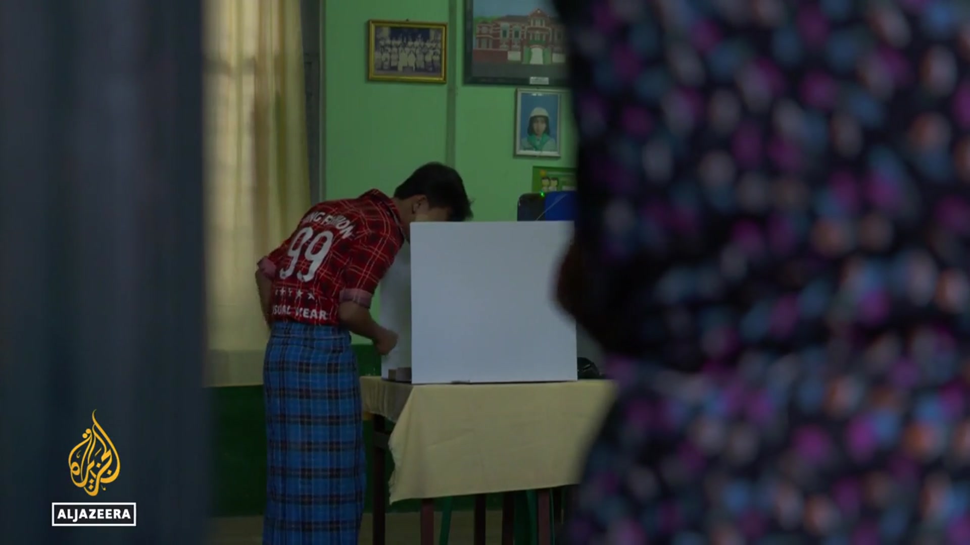 Video thumbnail for Polls close in Myanmar as military holds first election since 2021 coup