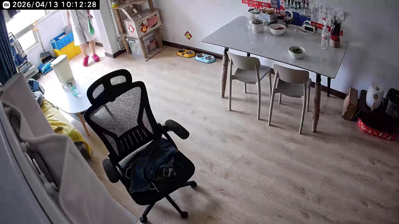 Video thumbnail for China: Chinese cat knocks owner’s meal from table.