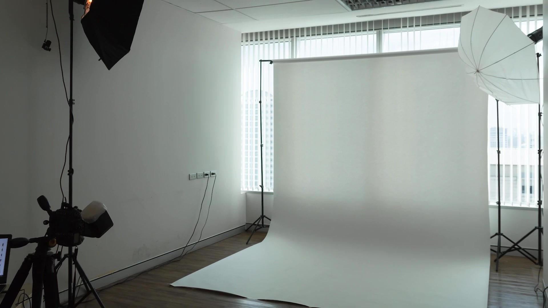 'Video thumbnail for Photogenic Habits Celebs Use In Every Photo'