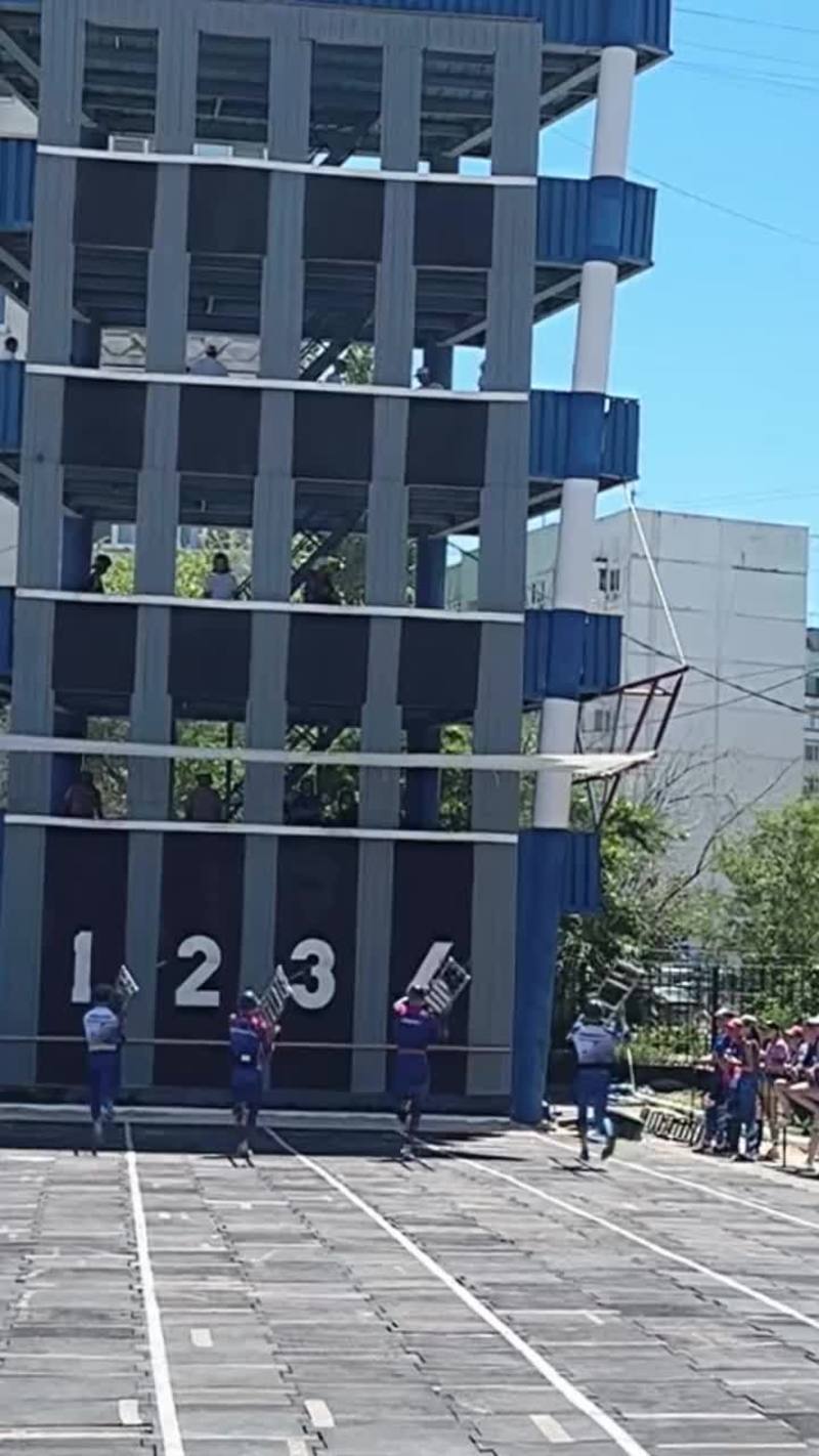 Video thumbnail for Firefighter Ladder Sprint Finals on Training Tower