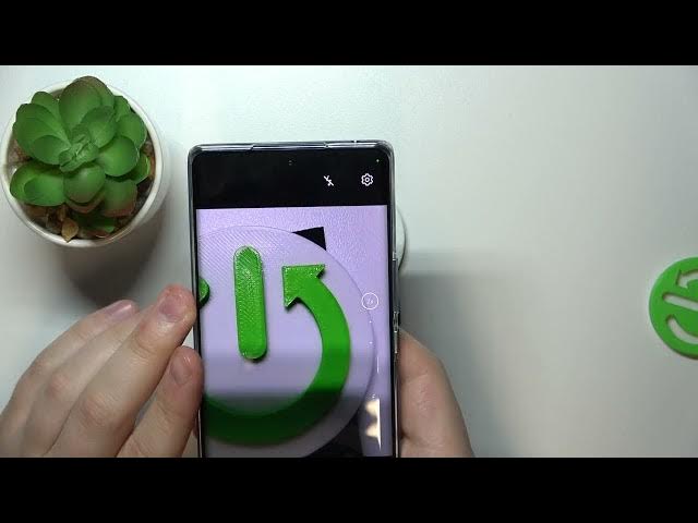 Video thumbnail for How to Take Macro Picture in Honor 70 – Macro Camera Mode