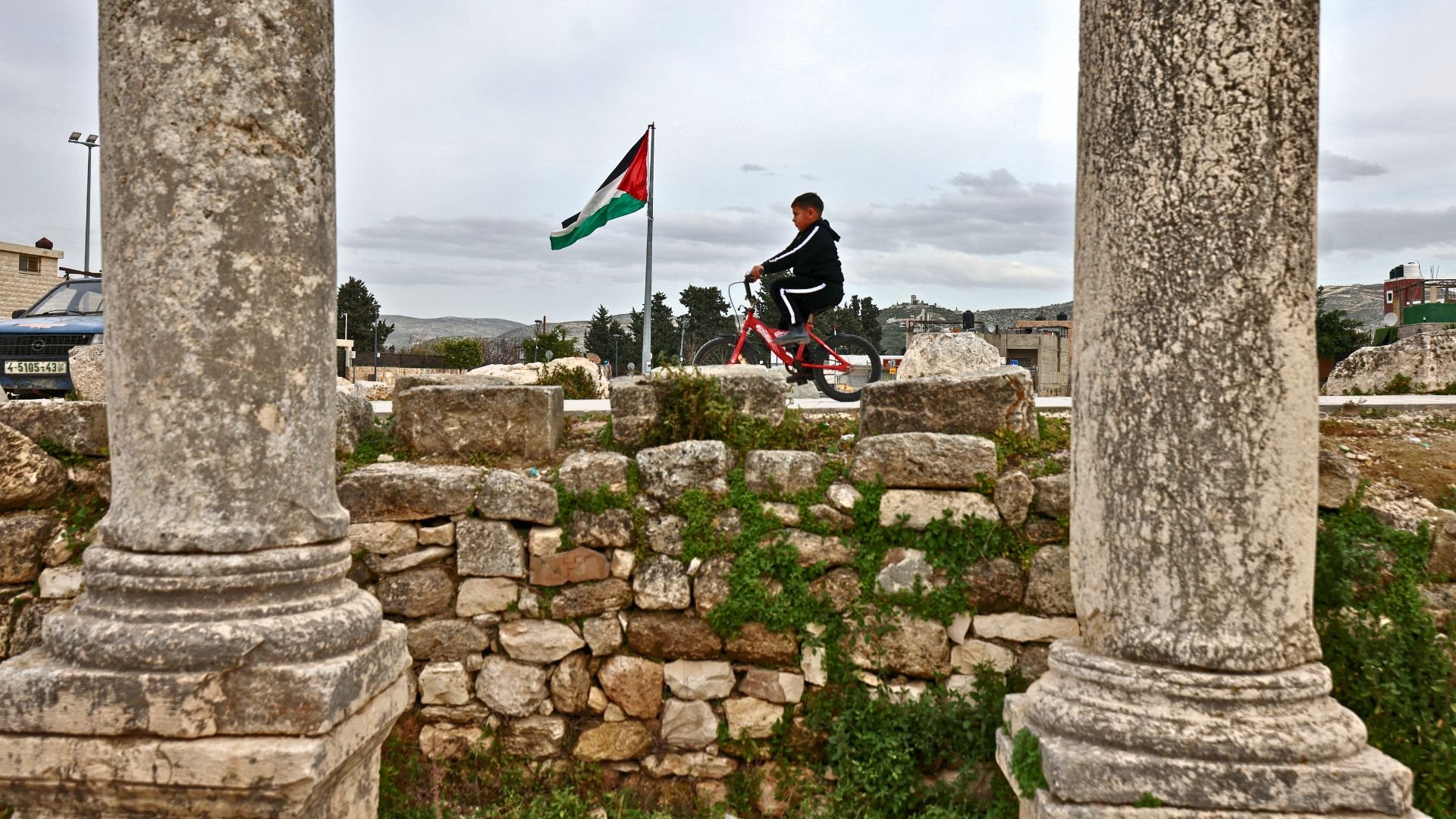Video thumbnail for Palestinians seek UNESCO World Heritage status for Sebastia amid Israeli expansion