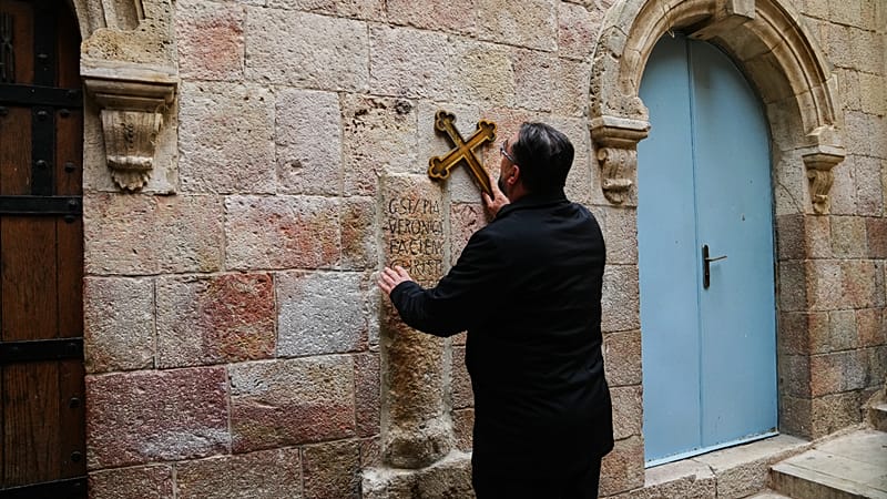 Video thumbnail for Under security fears, Jerusalem marks a muted Good Friday
