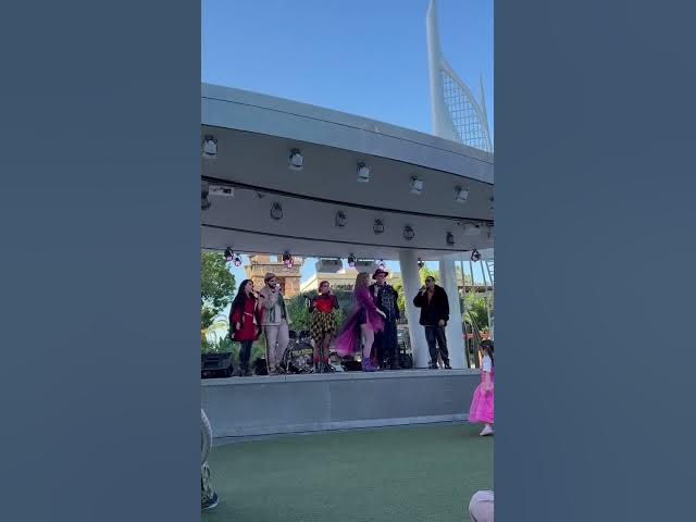 Video thumbnail for Villainous is full of Hocus Pocus during its performances at the #Disneyland Resort!