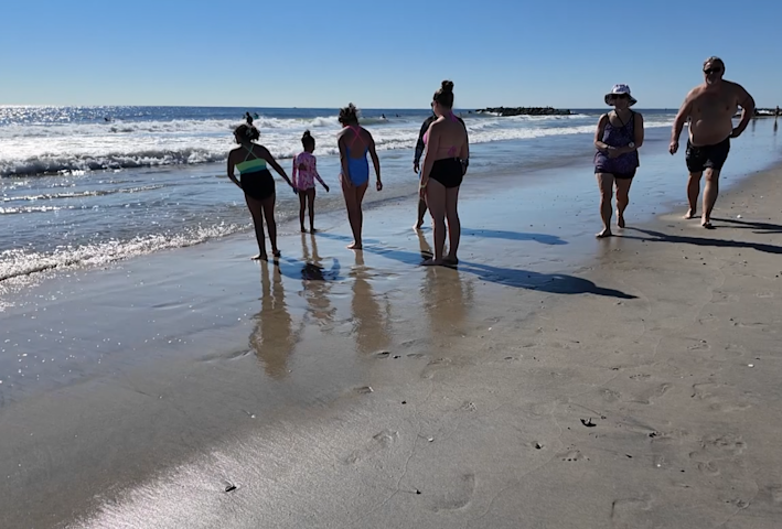 Video thumbnail for Labor Day beachgoers soak up final unofficial day of summer at the Jersey Shore