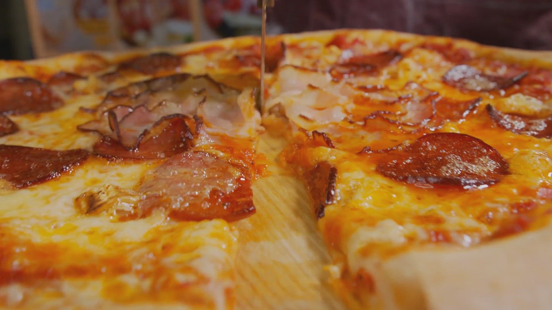 Video thumbnail for Pineapple on Pizza_ A Presidential Debate