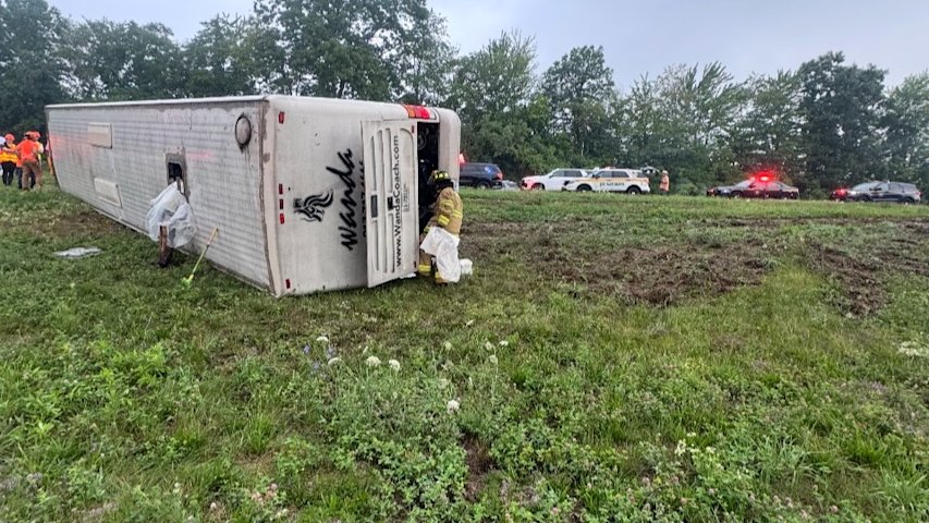 Video thumbnail for 'People were screaming:' Passenger recounts Wanda Coach bus rollover on NYS Thruway