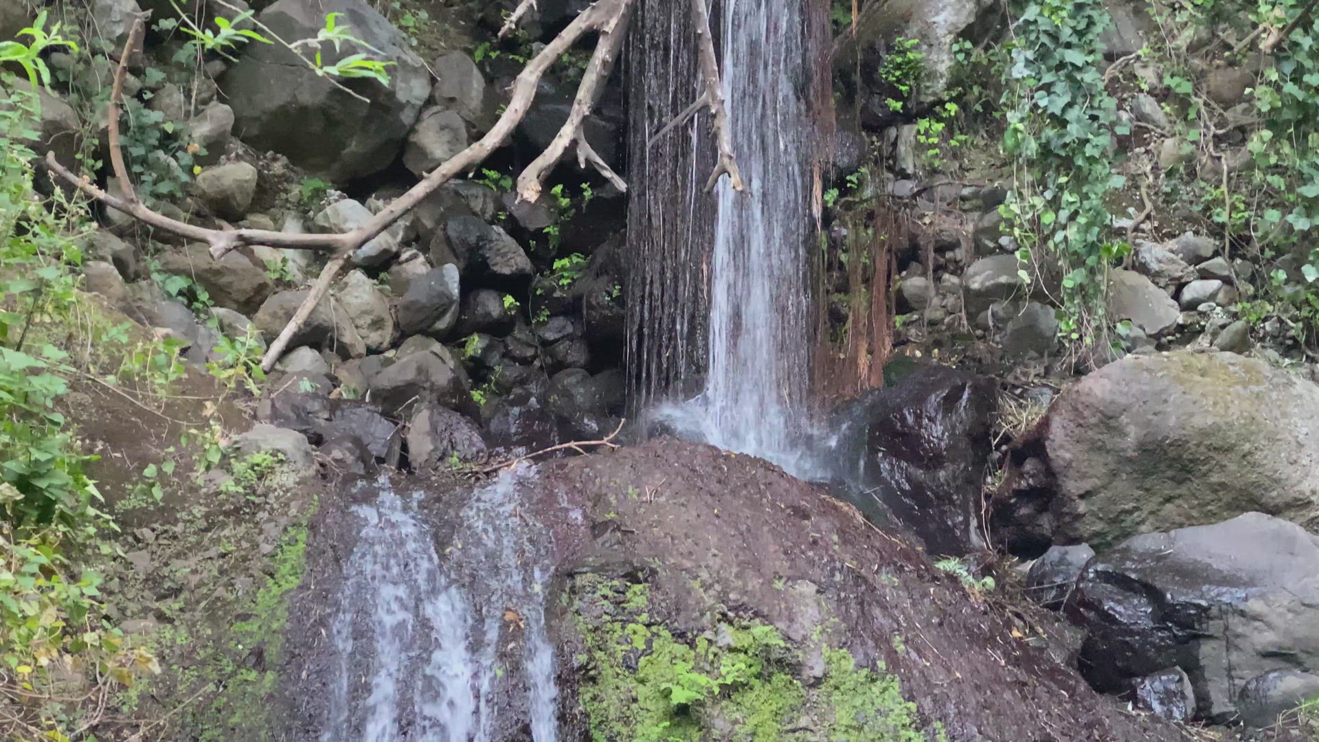 'Video thumbnail for Großer Wasserfall im Barranco de los Cernícalos'